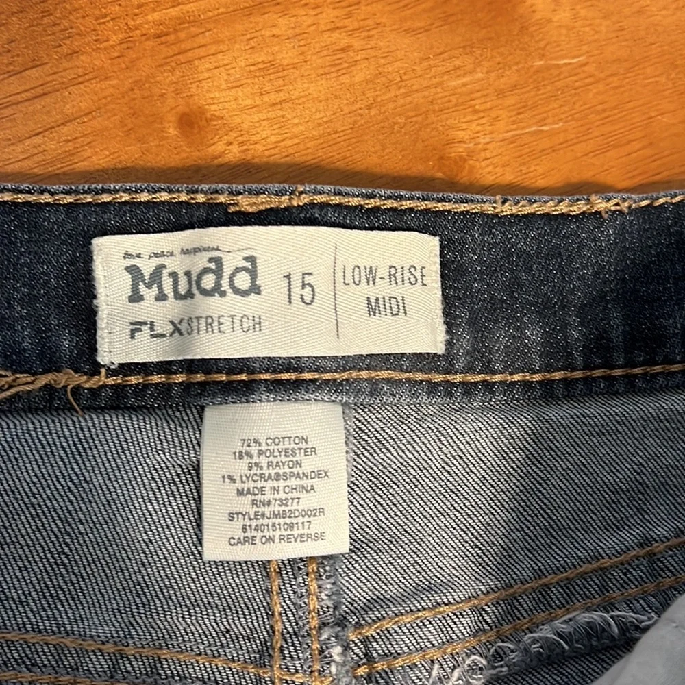 Bundle of distressed Mudd Low Rise MIDI shorts - Picture 3 of 8